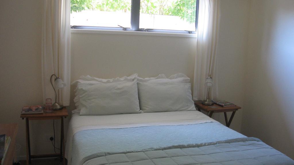 Kotuku Bed & Breakfast Уангамата Номер фото