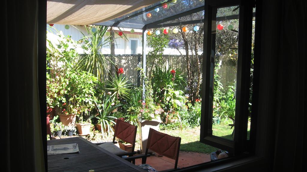 Kotuku Bed & Breakfast Уангамата Экстерьер фото